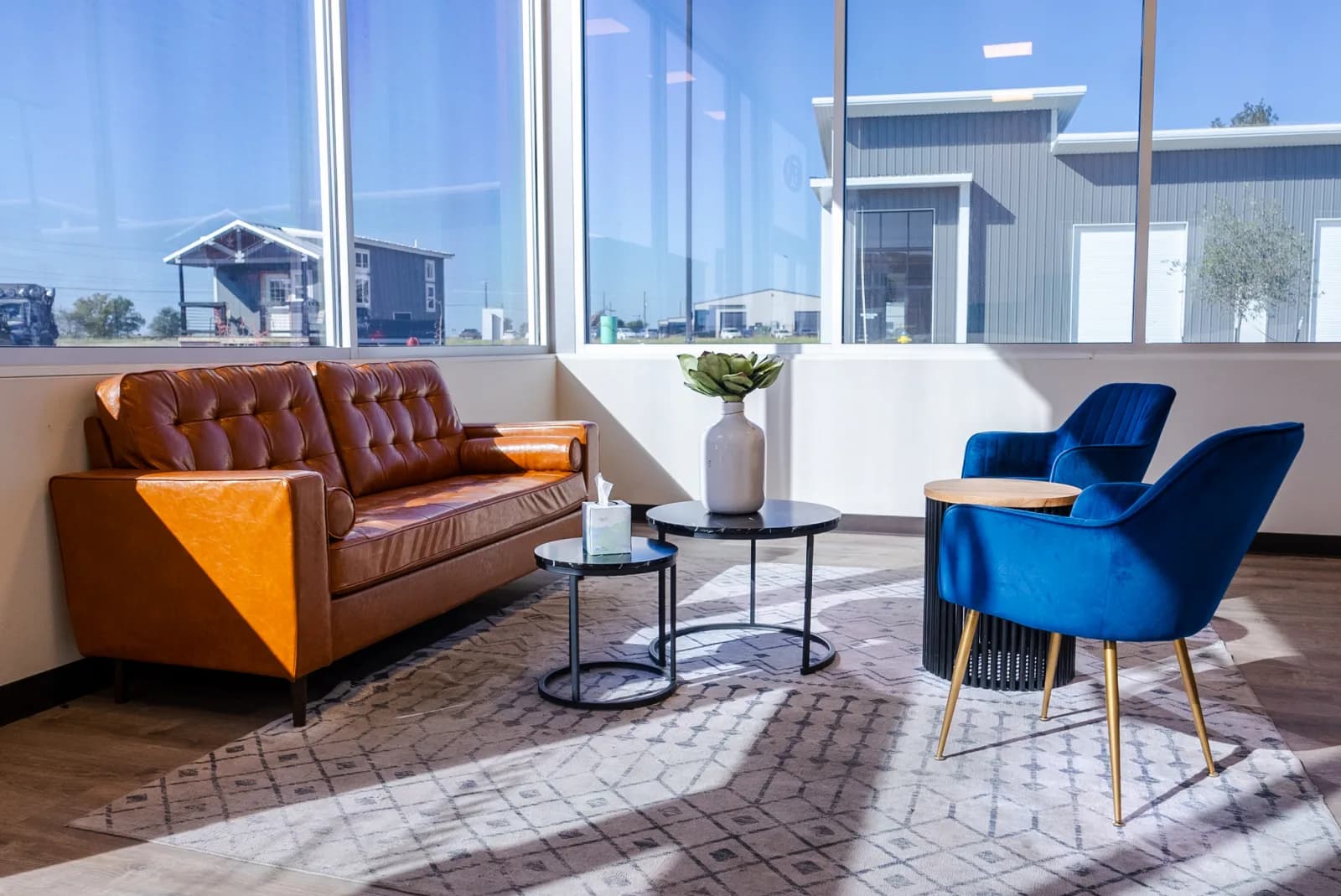 Relaxing customer lobby at Guzman Automotive